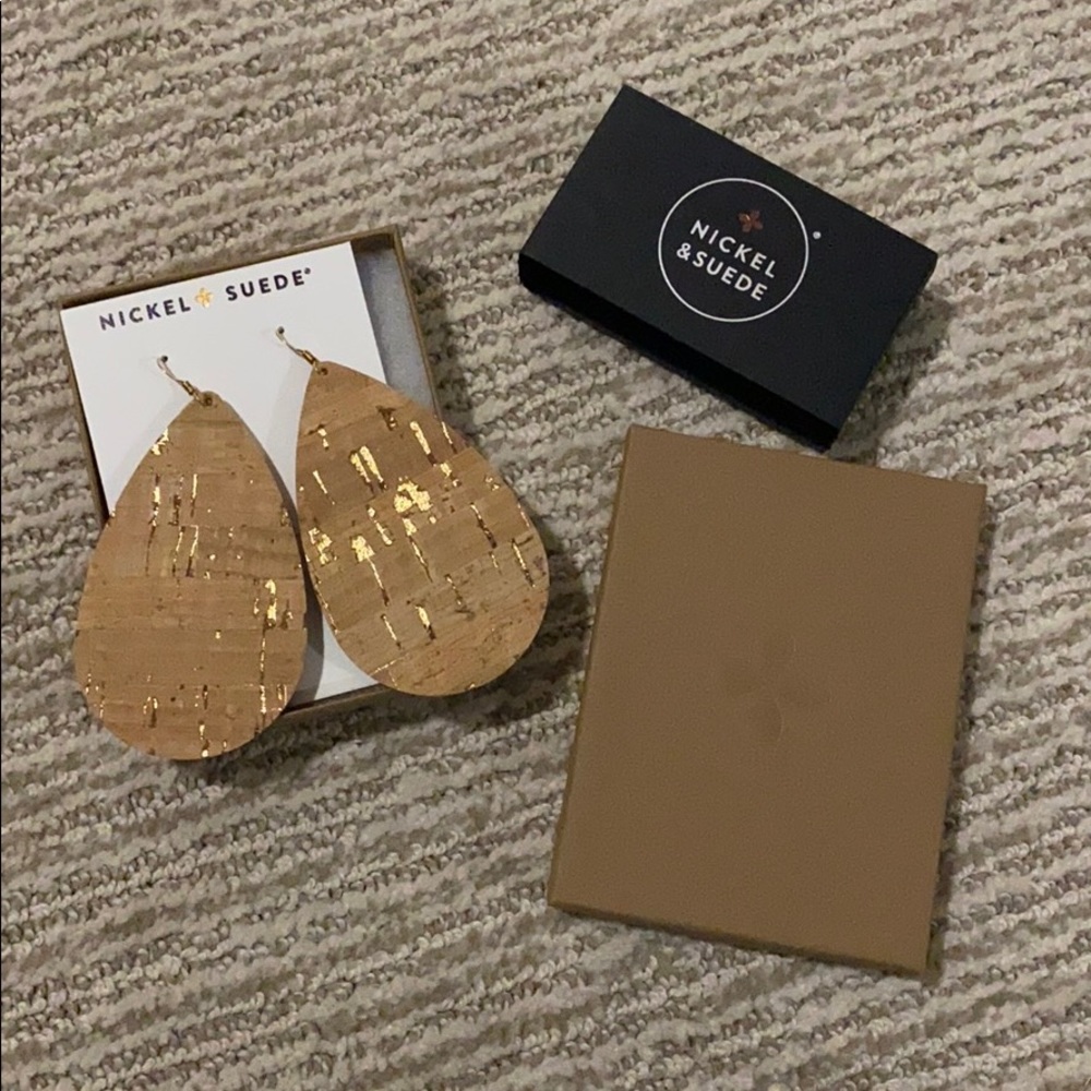 Nickel & Suede cork and gold earrings